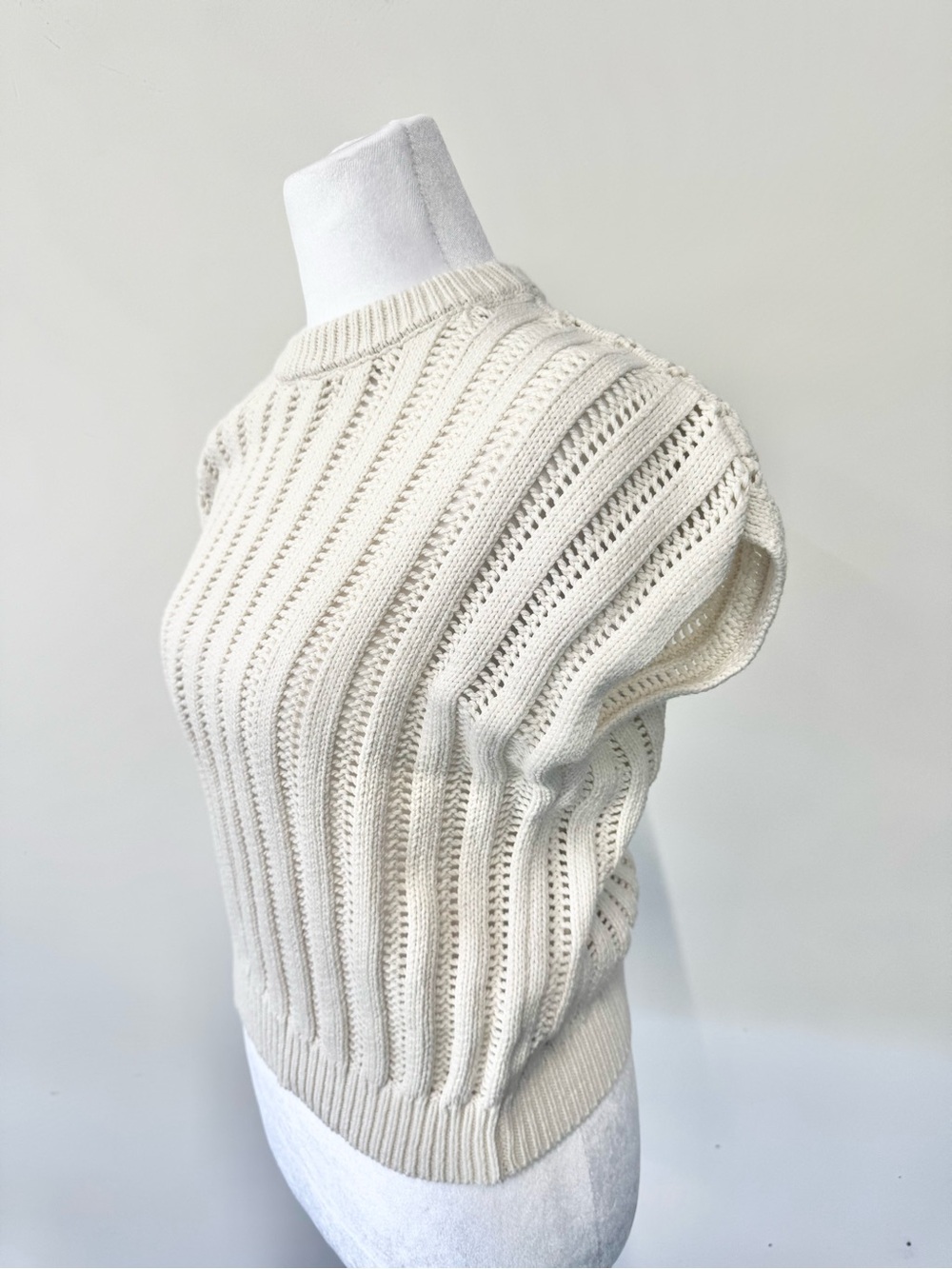 Jessica Simpson Ivory Open-Knit Sleeveless Crew Sweater/shirt